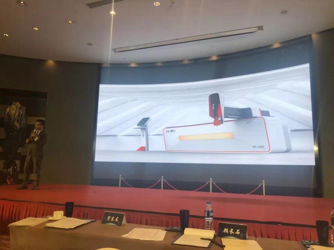 為什么選擇凱偉電氣--點膠機特點