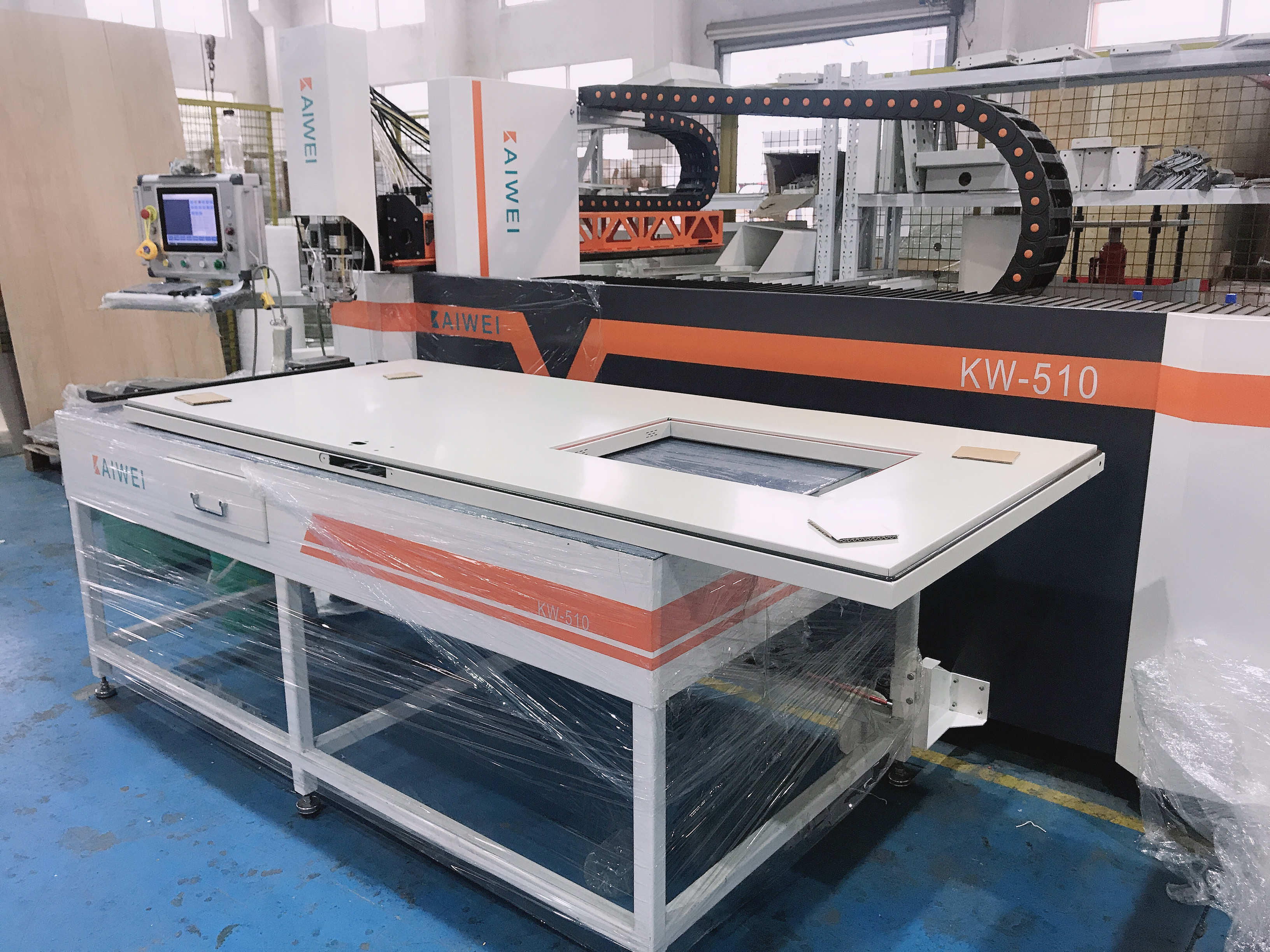 安徽客戶KW-510空調(diào)蓋板密封專用-涂膠發(fā)泡設(shè)備發(fā)貨